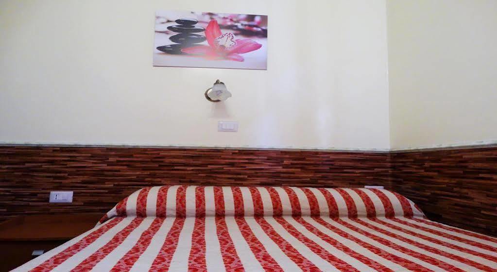 Cristina Rooms ローマ エクステリア 写真