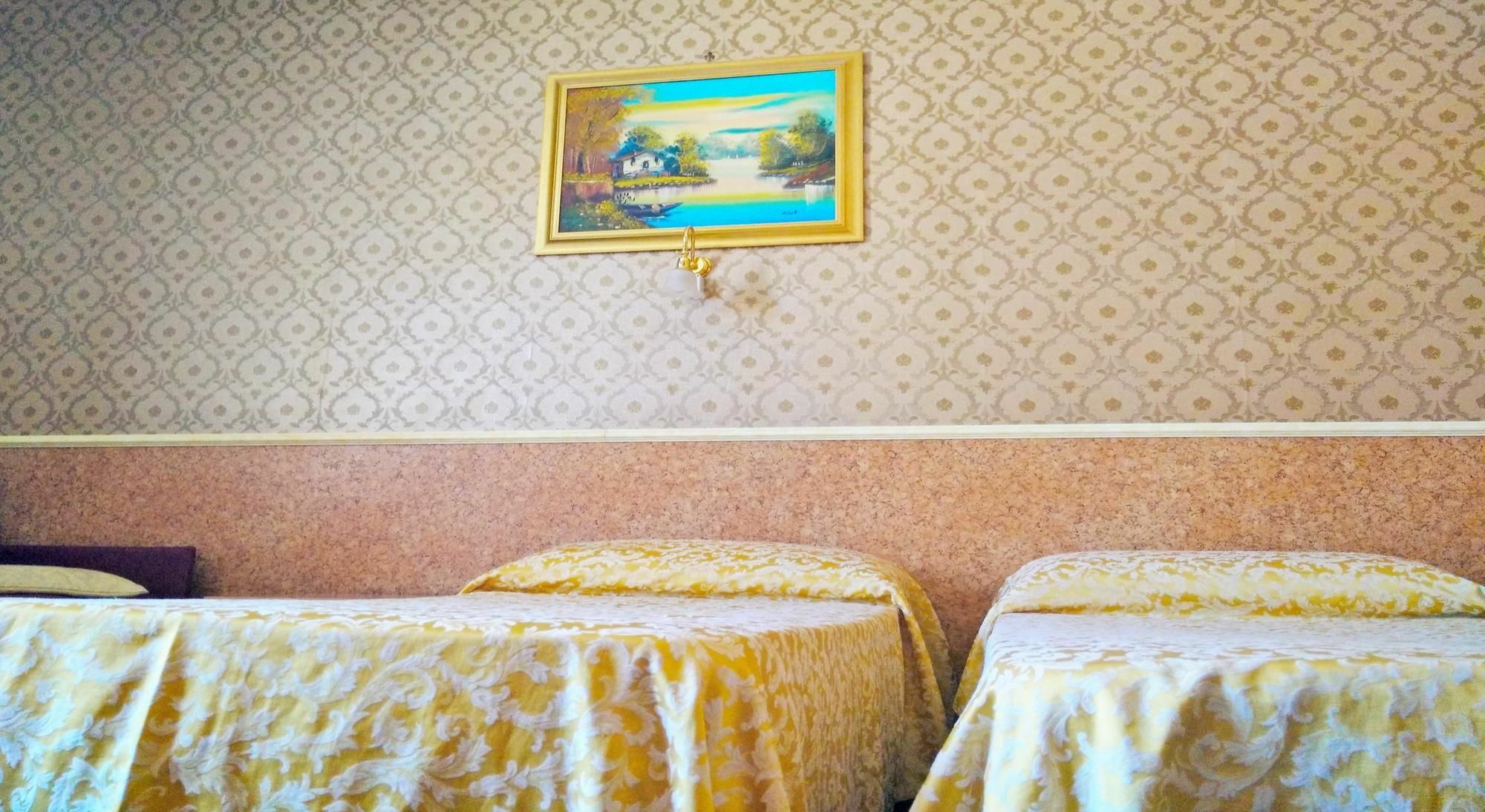 Cristina Rooms ローマ エクステリア 写真