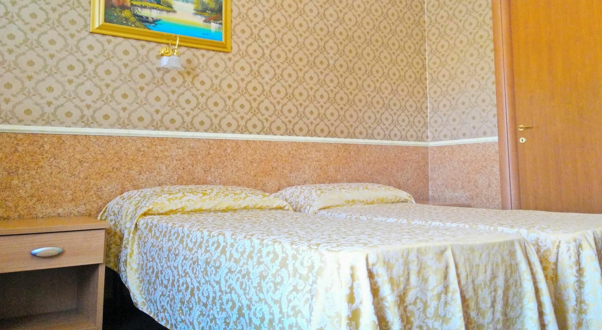Cristina Rooms ローマ エクステリア 写真